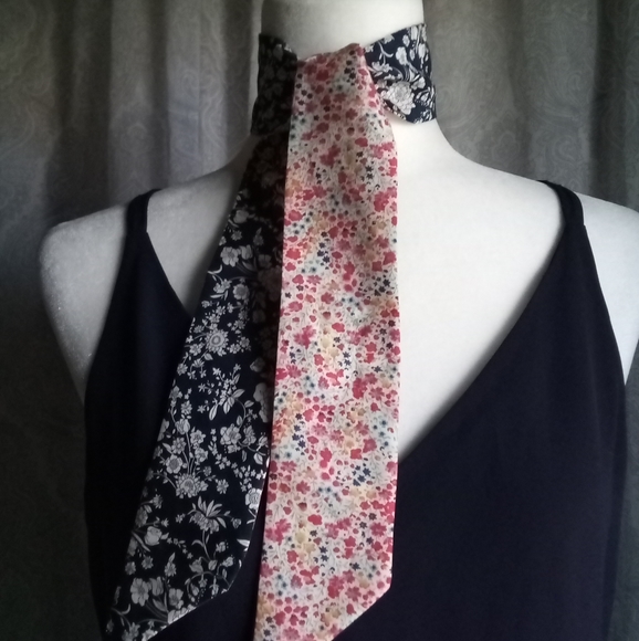 Liberty of London Accessories - NWT Liberty of London Arts FabricTwilly Scarf